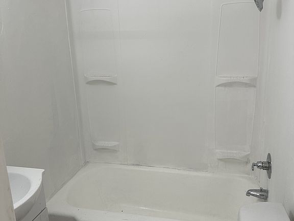4th image of 1106 S High School St