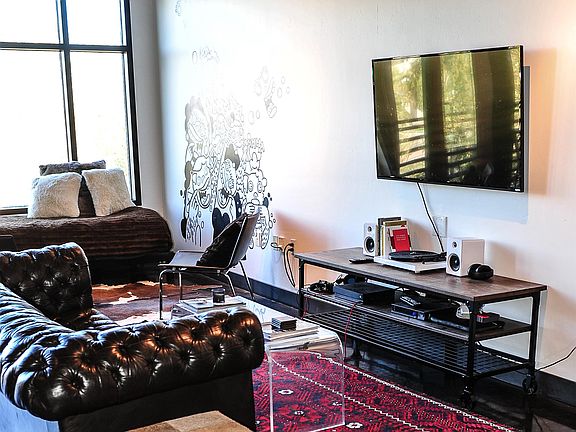 2nd image of 4020 N Scottsdale Rd #3010-1