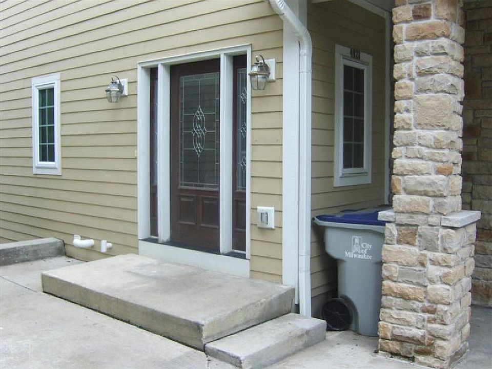 1st image of 4028 W Howard Ave #4028