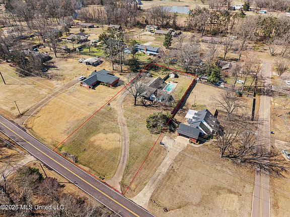 2nd image of 231 Hickory Ln