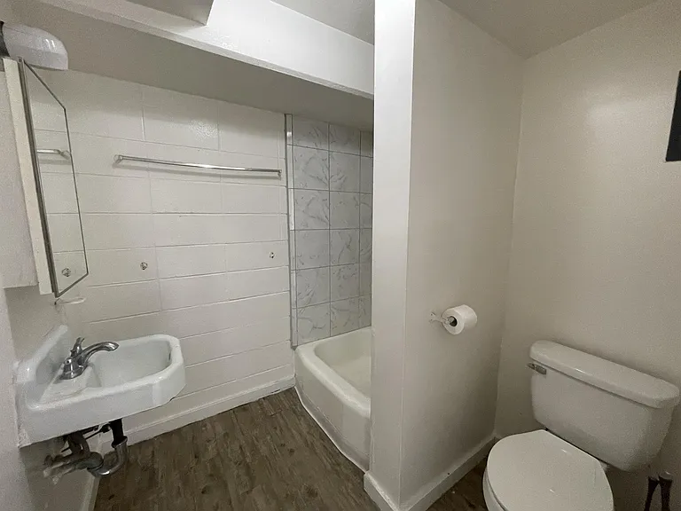 1315 N School St #8 — Photo 6