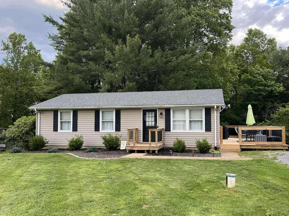 360 Rakes Rd, Rocky Mount, VA 24151