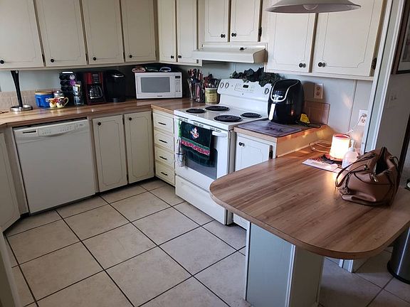 5th image of 46 Pleasant Cir