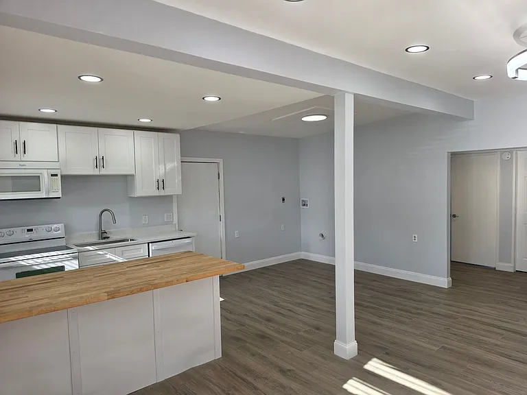 1004 Catherine St — Photo 8