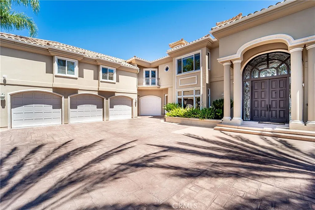 6 bed, 10059 sqft, $30,000 — Photo 4