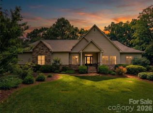 138 Bridlewood Trl, Mills River, NC 28759