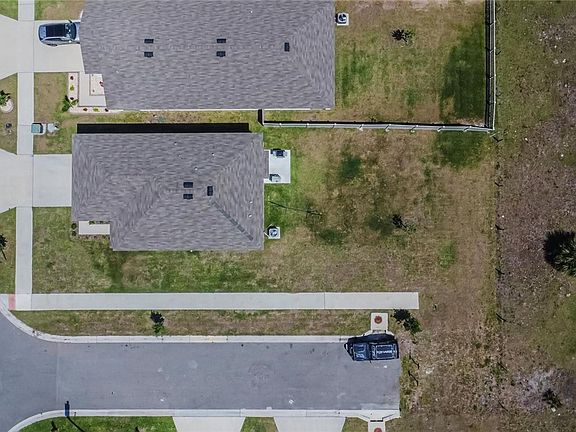 5th image of 16894 Delia St