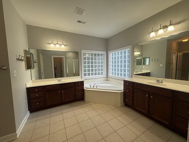 1206 Grayscroft Dr — Photo 12
