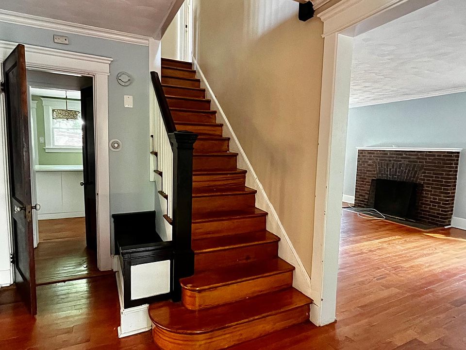2nd image of 249 W Park Ave #1