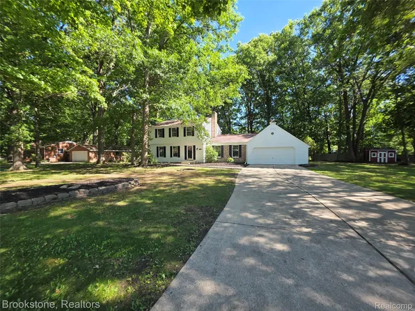 6499 Dalton Dr, Flushing, MI 48433