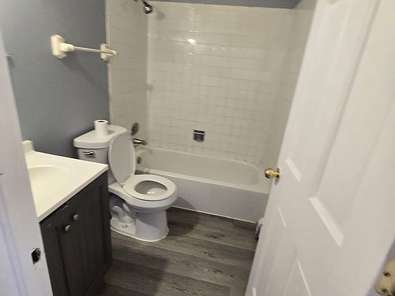 4th image of 1117 Bloomingdale Rd APT 2A