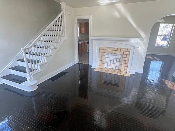 2nd image of 2725 Monroe Ave