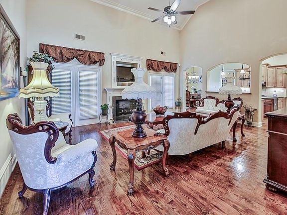 4th image of 4176 Thornhill Dr