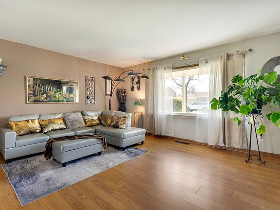 3rd image of 17541 Maple Ave