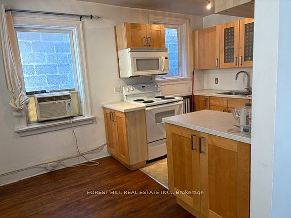 2nd image of 398 Spadina Rd #2
