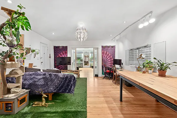 Rented by Compass | media 15