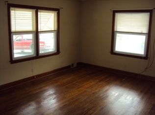 8 Blackhawk Rd, Rock Island, IL 61201