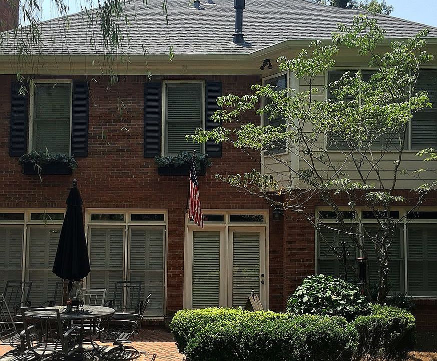 2nd image of 1140 Brookhaven North Cir