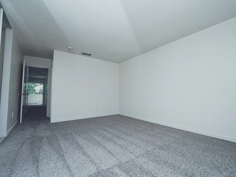 Foxworth Apartments — Photo 19