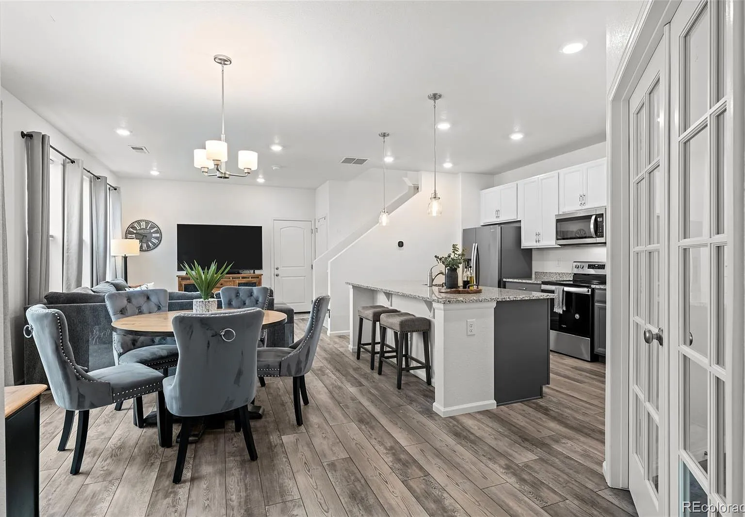 3 bed, 2.5 bath, 1817 sqft, $3,000 — Photo 3