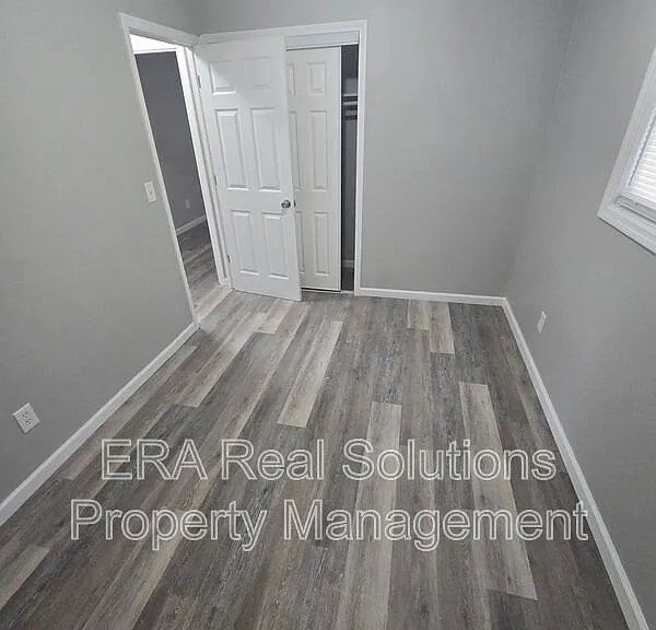 944 Leona Ave — Photo 10