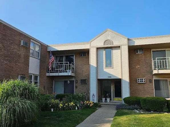 1625 Cass Lake Rd Unit A, Keego Harbor, MI 48320