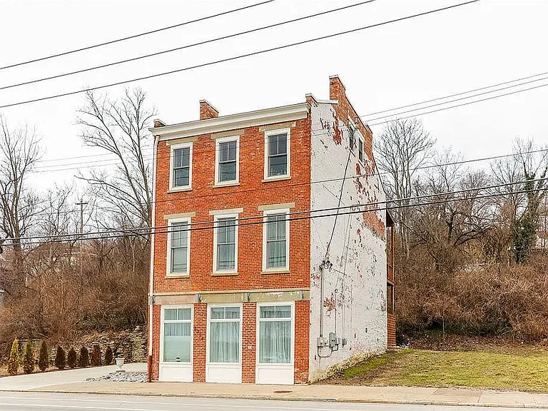 2 family historic home located on beautiful Riverside Drive in the East End directly across from the Ohio river, bike path, and park and recreation center. Minutes from downtown, OTR, Hyde Park, and Mt. Lookout