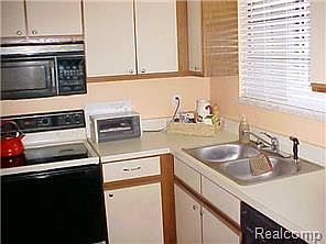 5th image of 12128 Lexington Dr