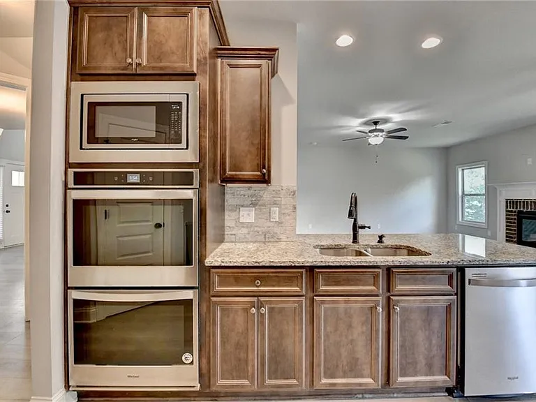 235 Bella Dr — Photo 36