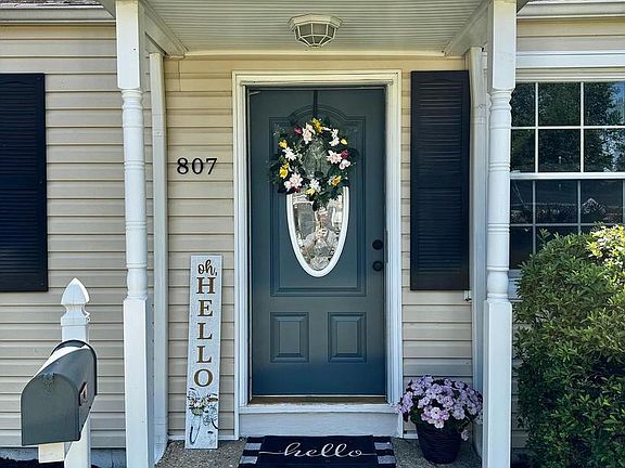 2nd image of 807 Crescent Ave
