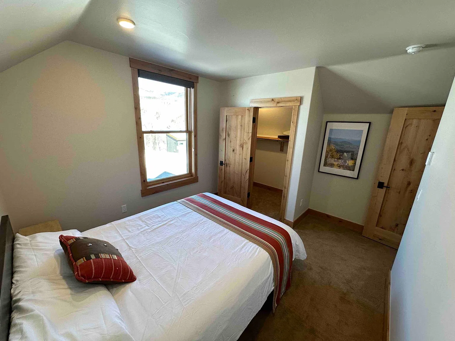 3 bed, 3.5 bath, 2085 sqft, $6,000 — Photo 2