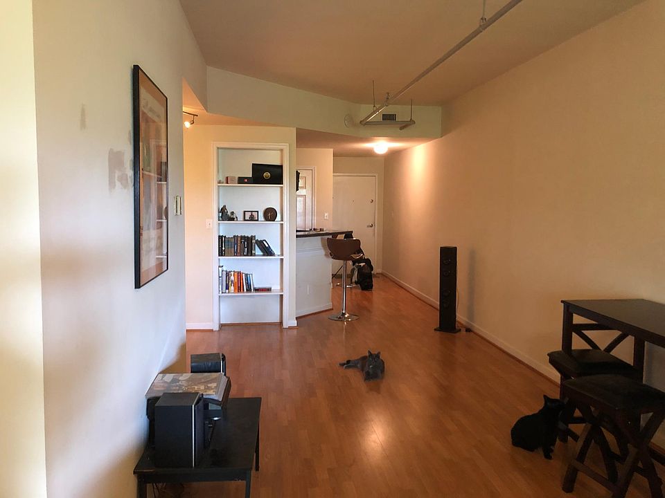 1st image of 2500 E Cary St APT 406