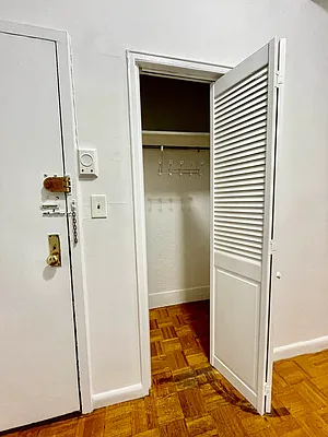 Rented by HOLTON REAL ESTATE INC. | media 12