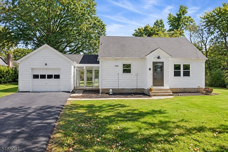 1st image of 4 Rambler Dr