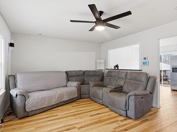 3rd image of 10606 Mockingbird Ln