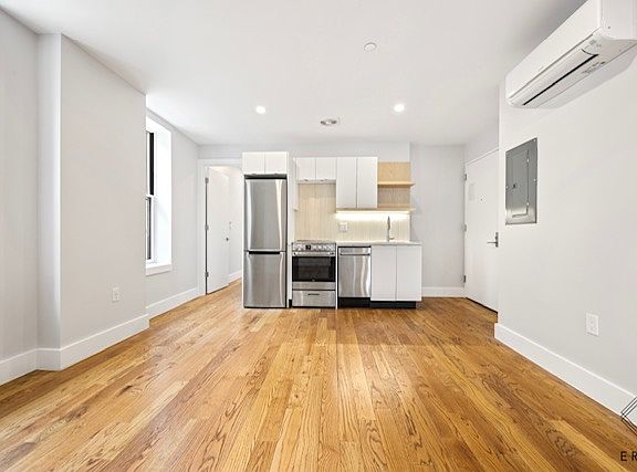 3rd image of 996 Carroll St APT 1F