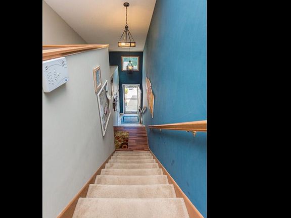 3rd image of 8050 Stratford Cir S