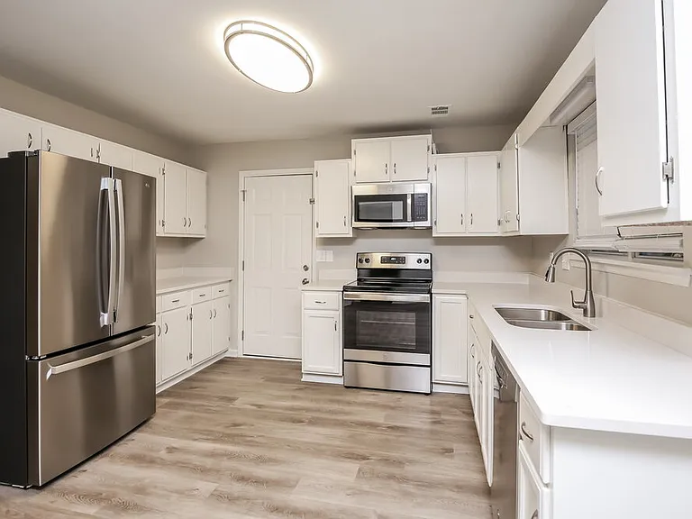 3730 Rhoanoke Ct — Photo 8