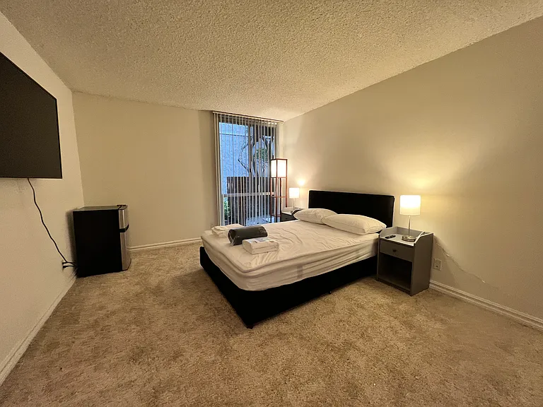 6425 Green Valley Cir — Photo 18