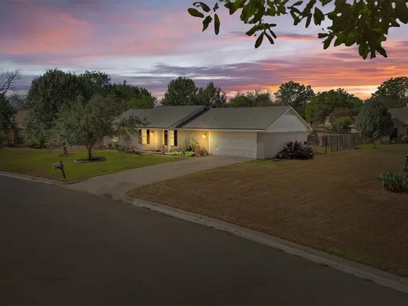 140 Marylee Dr, Hewitt, TX 76643