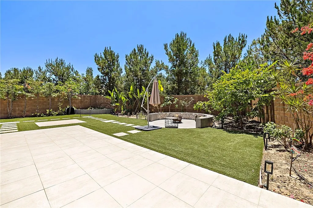 3 bed, 3.5 bath, 2274 sqft, $7,300 — Photo 2