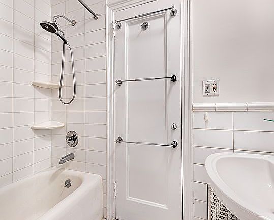 4th image of 55 Park Ave #4EAST