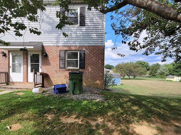 2nd image of 907 Sunrise Ln #B