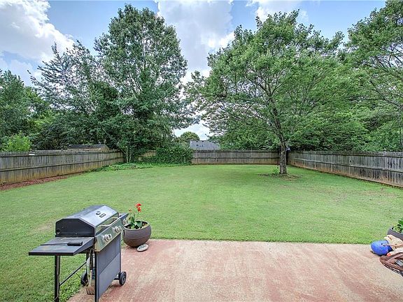 2nd image of 3563 Courtfield Trce NE
