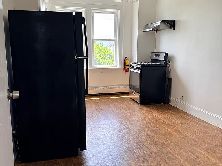 182 Farnham Ave #2 — Photo 6