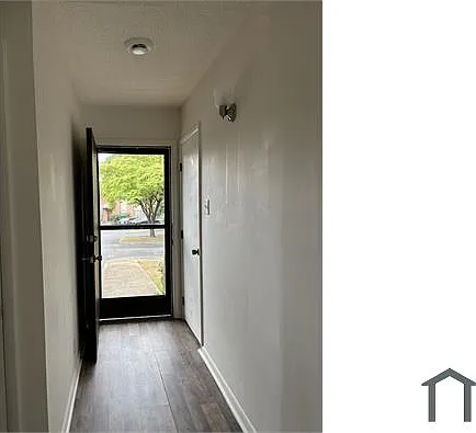 2 bed, 1000 sqft, $1,280 — Photo 2