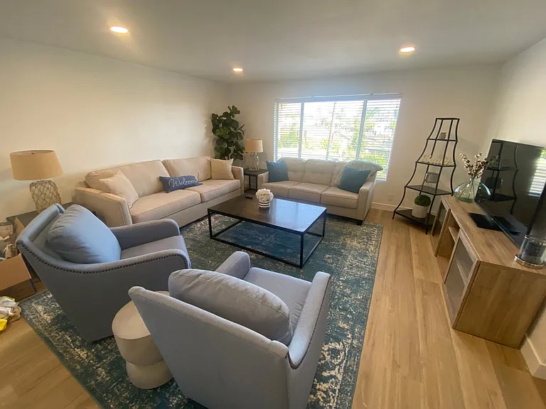 302 Avenida Del Mar #B — Photo 2