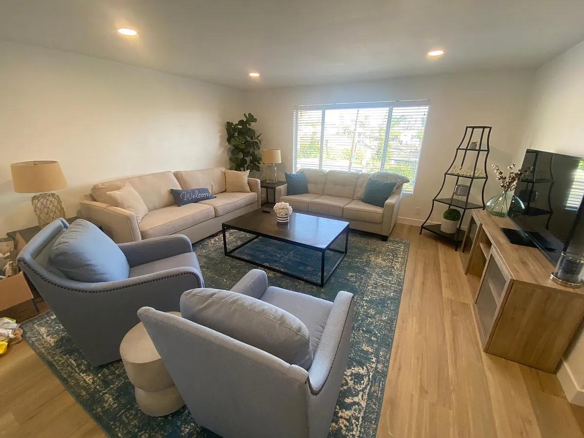 Building Photo - 302 Avenida Del Mar #B