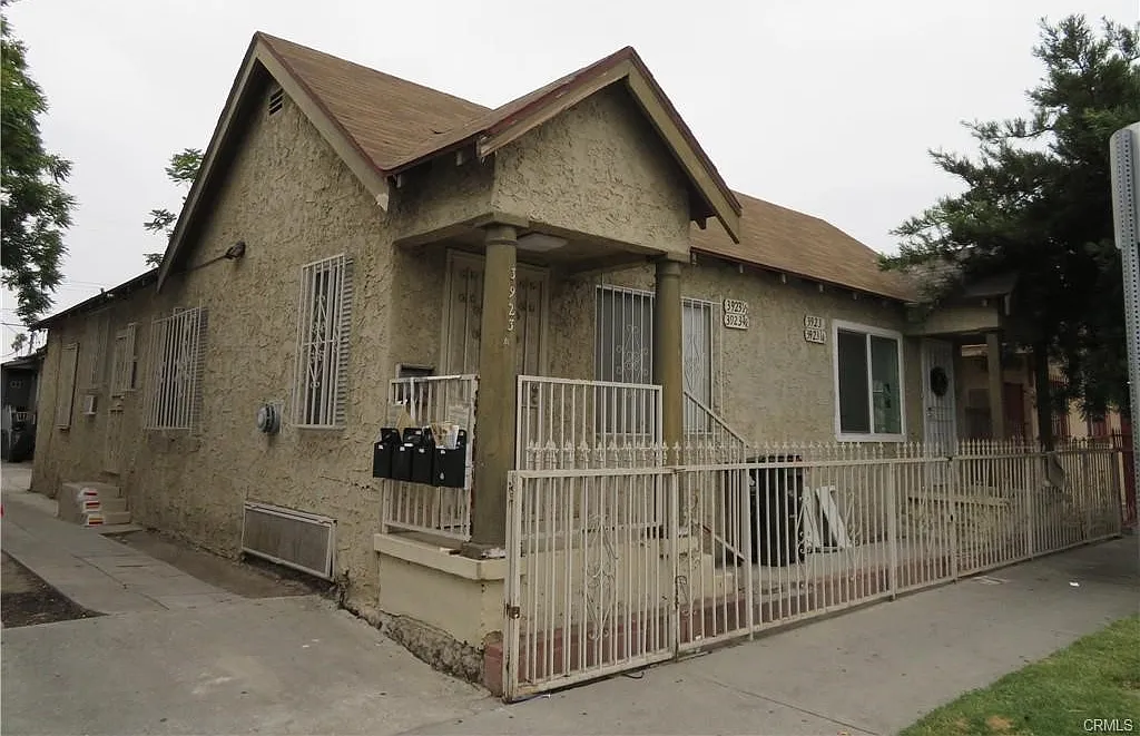 2 bed, 850 sqft, $2,400 — Photo 1