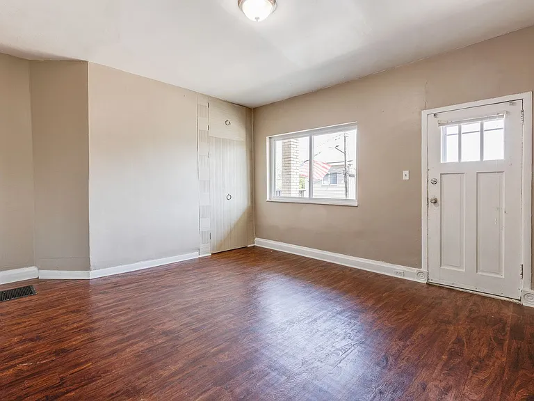 2120 Salisbury St S — Photo 8